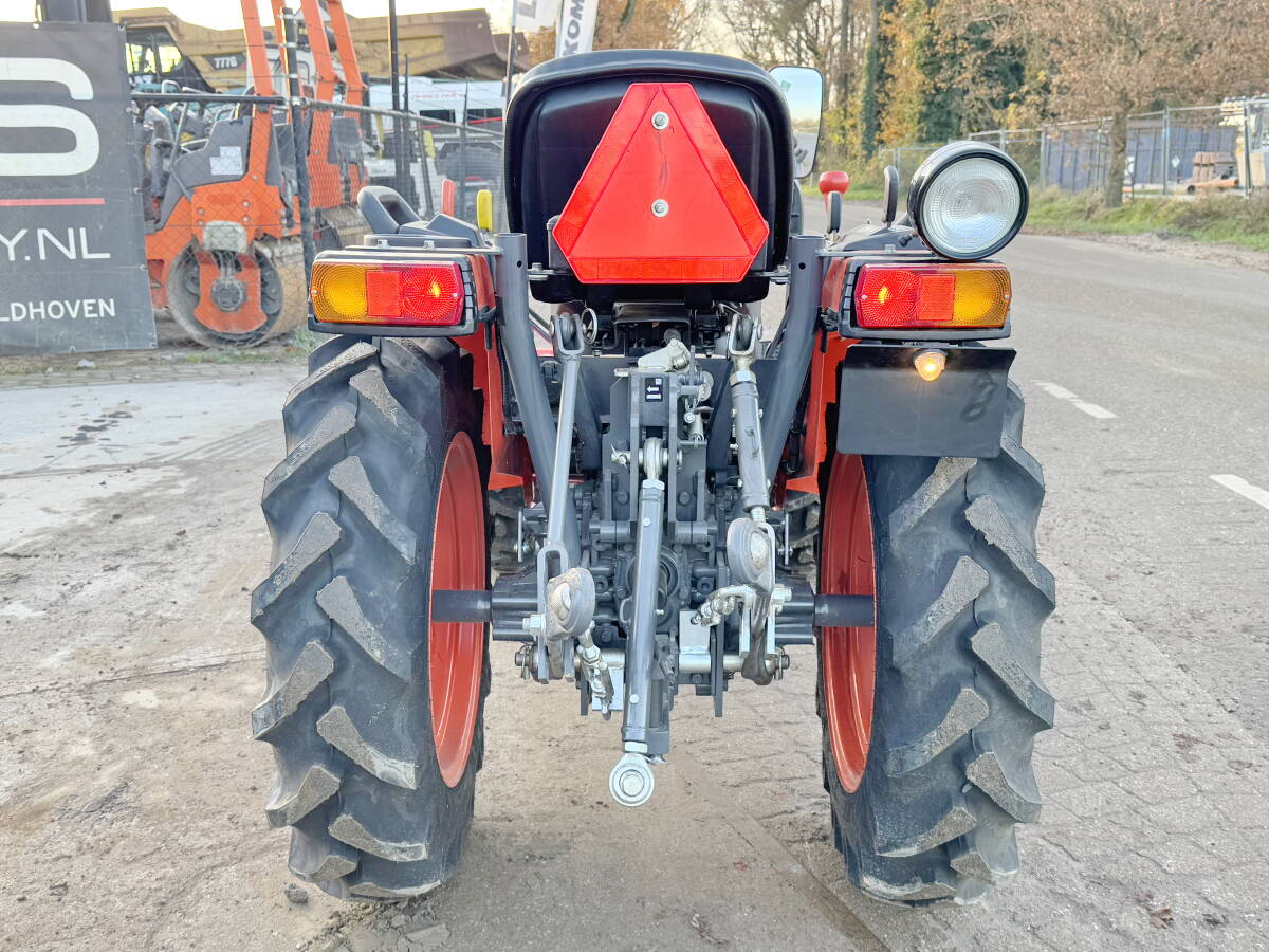 Kubota B2741S Tractor 4WD – 27hp